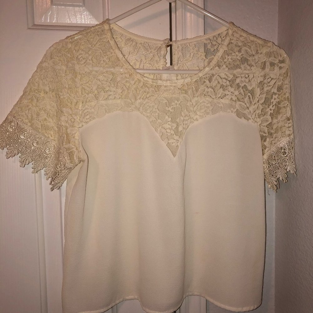 A'gaci White Lace Crop Top - Medium